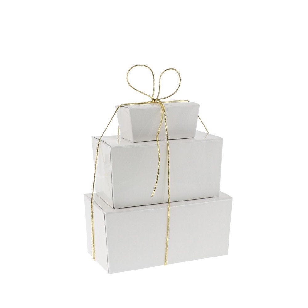 Ballotin en carton blanc intérieur blanc 375g 13,7x7x6,3cm - par 50 Ballotin en carton blanc intérieur blanc 375g 13,7x7x6,3cm - par 50