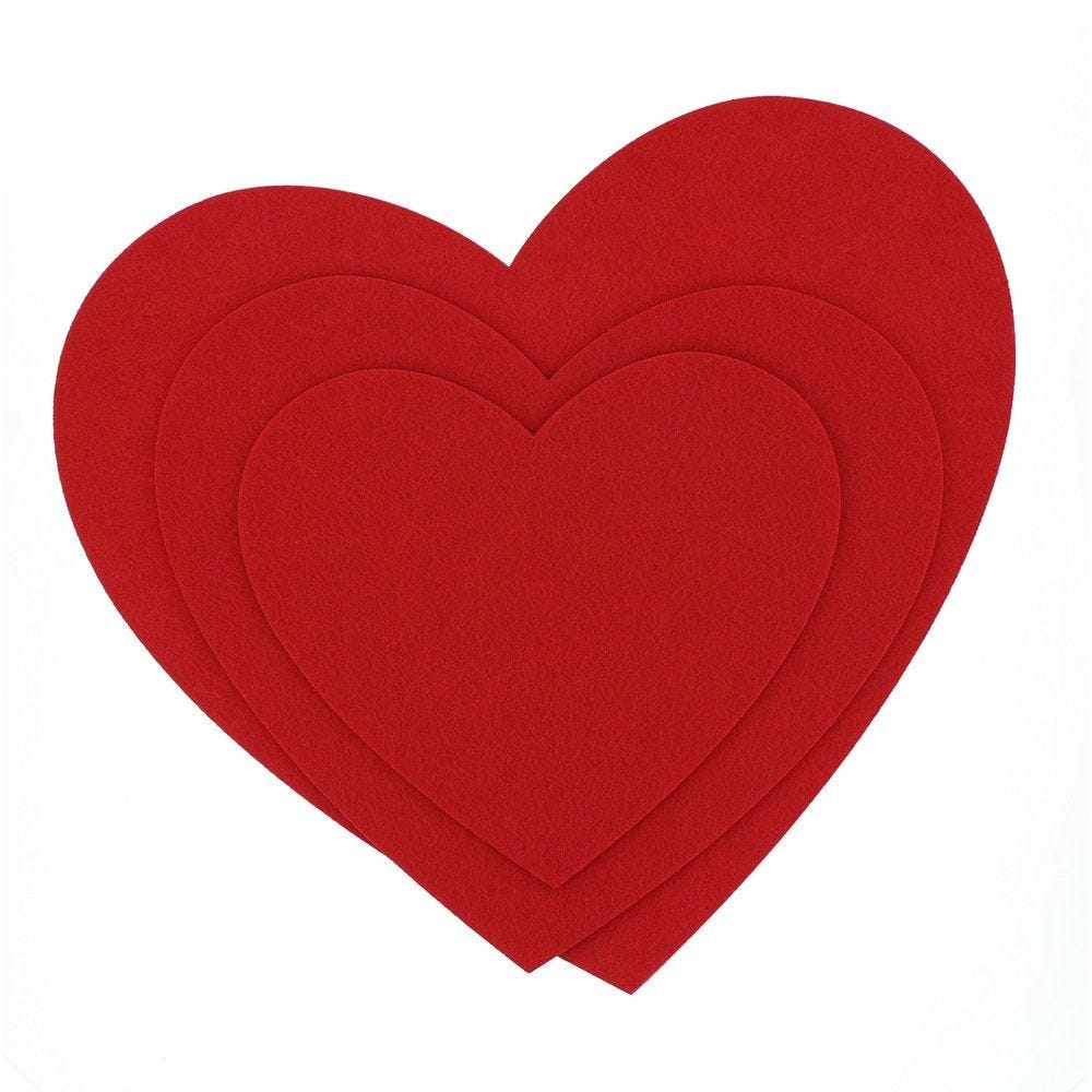 Coeurs en feutrine rouge à suspendre L 36 x H 41 + L 29 x H 33 + L 22 x H 25cm Coeurs en feutrine rouge à suspendre L 36 x H 41 + L 29 x H 33 + L 22 x H 25cm