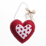 Coeur rouge et intérieur mini coeurs à suspendre L 23 x H 21 cm