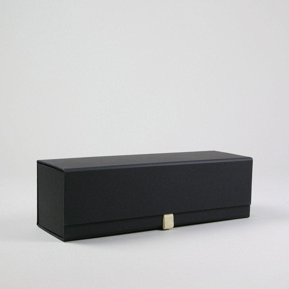 Boîte pour magnum BOTTLEBOX 12x40x12 cm noir et blanc par 25 Boîte pour magnum BOTTLEBOX 12x40x12 cm noir et blanc par 25